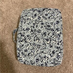 Vera Bradley Deluxe Travel Organizer Perennials Gray pattern